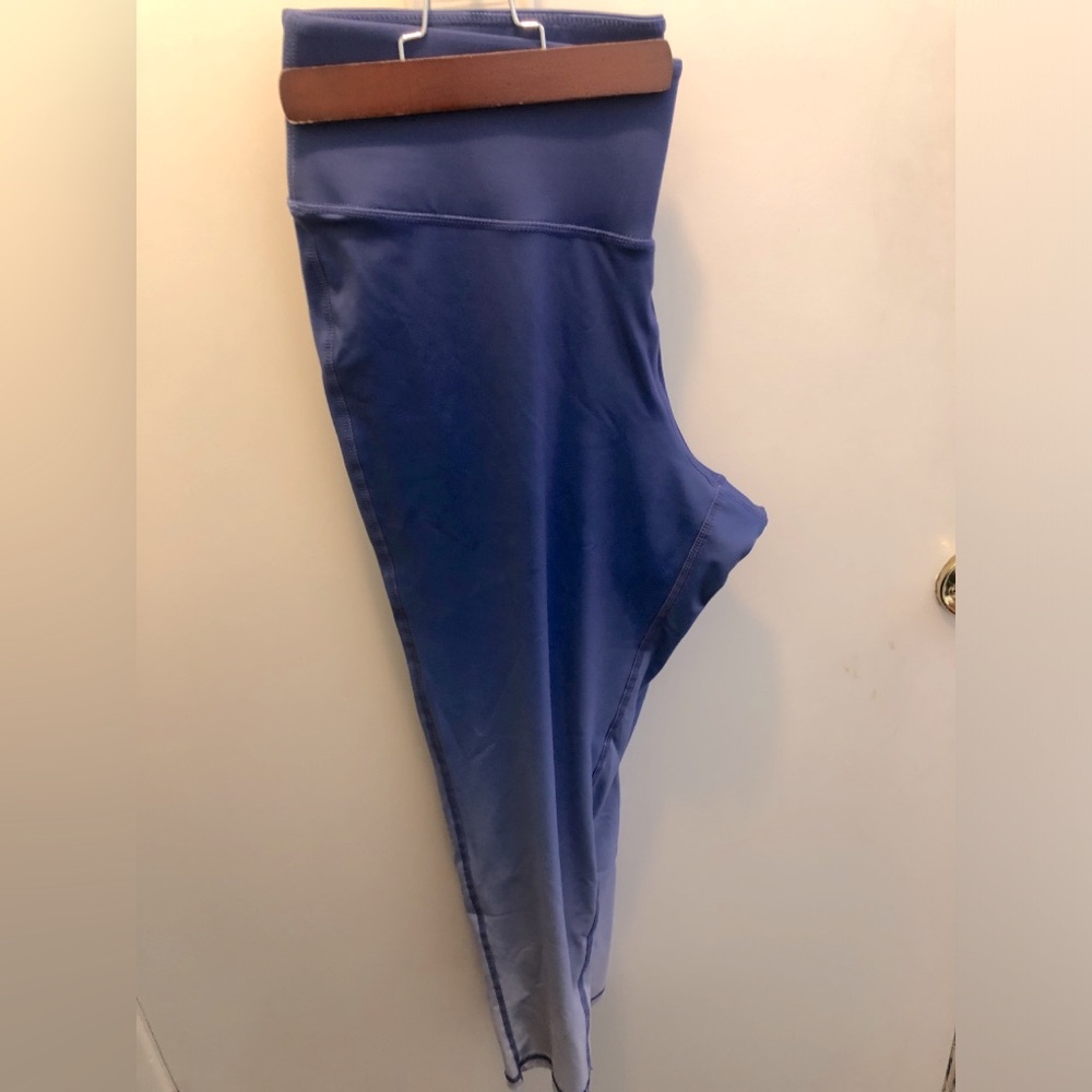 NWT Livi wicking active legging, 18/20 blue ombre
